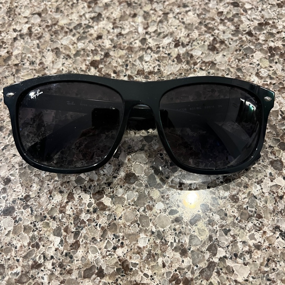 Ray Ban 4226 Sunglasses